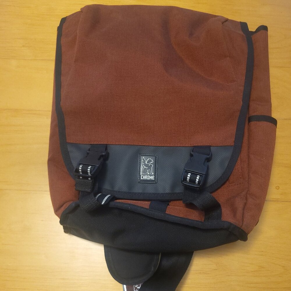 Chrome Industries cross body backpack bike messenger